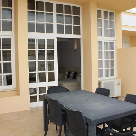 V2 Ponta Grande Apartment